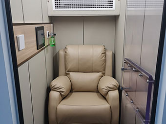 sitting hyperbaric oxygen chamber with high-end decoration